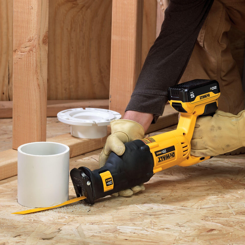 Cordless Reciprocating Saw with Battery and Charger Y422